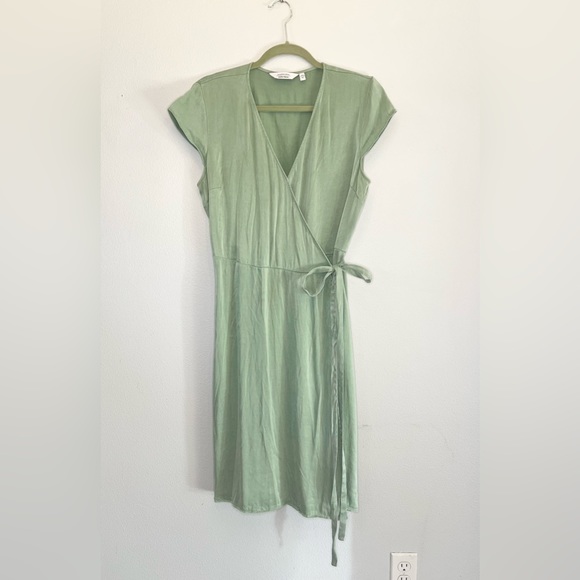 Los Angeles Atelier & Other Stories Womens Green Satin Silky Wrap Dress US 12 - Picture 2 of 4